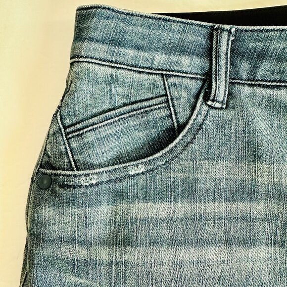 DEMOCRACY "AB" SOLUTION SLIMMING SCALLOPED RAW HEM PENCIL MINI DENIM SKIRT - Picture 3 of 7